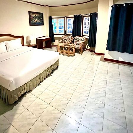 Lewiinski'S Hotel Pattaya Bagian luar foto