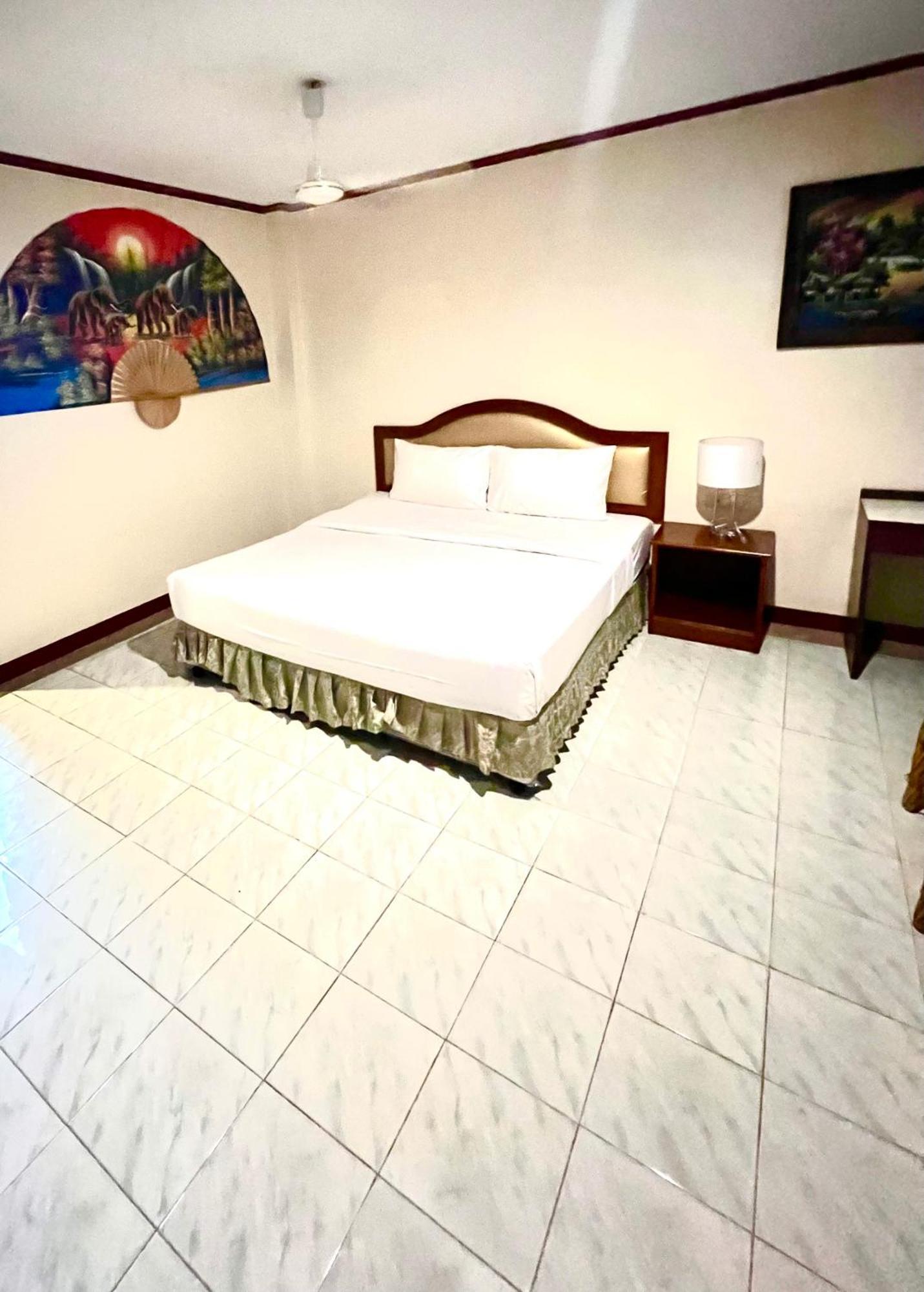 Lewiinski'S Hotel Pattaya Bagian luar foto